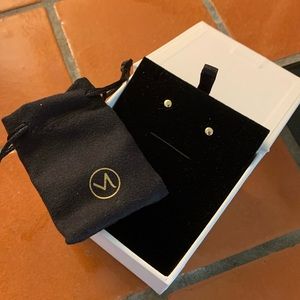 Mejuri Thumbtack Stud | 14k solid gold earrings